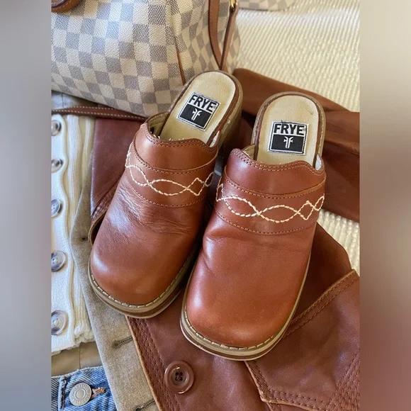 FRYE | Dusty Platform Clogs - Picture 4 of 8